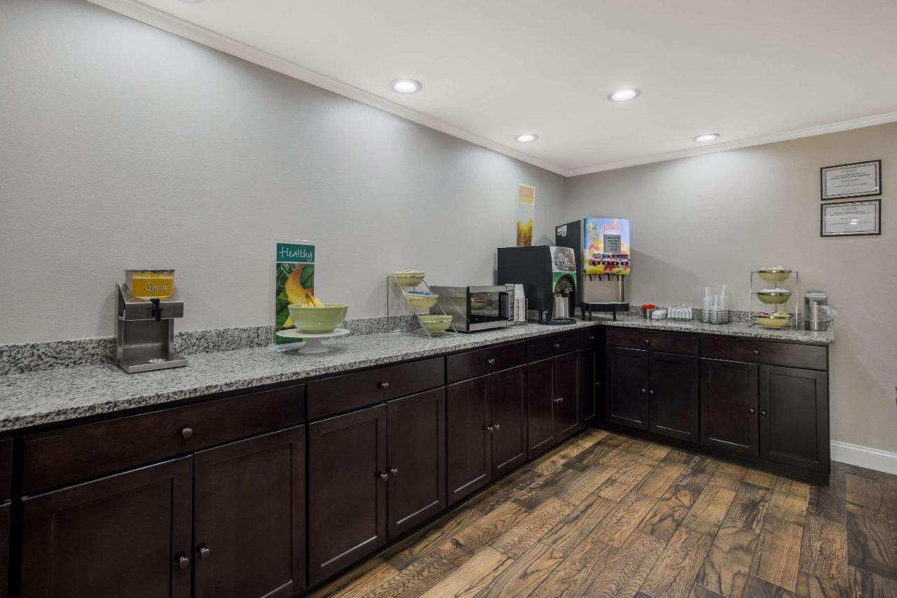 Quality Inn Моултри Экстерьер фото