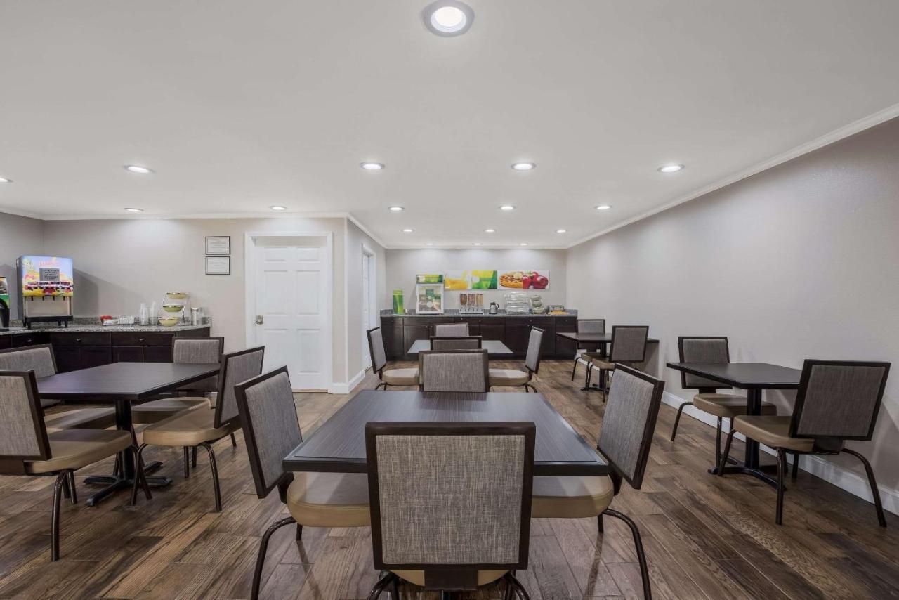 Quality Inn Моултри Экстерьер фото