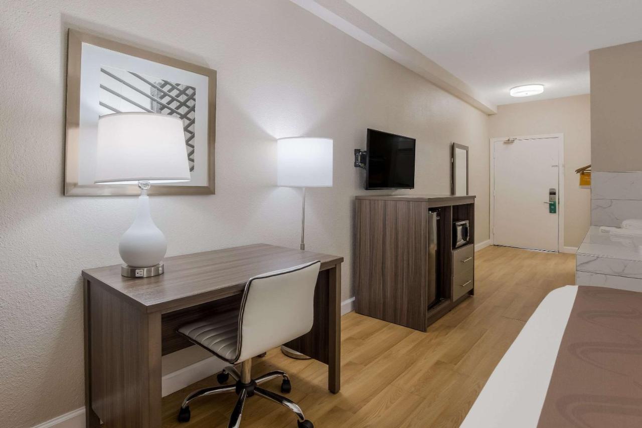 Quality Inn Моултри Экстерьер фото